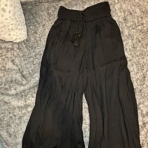 Aritzia(Wilfred) cropped black flowy pants